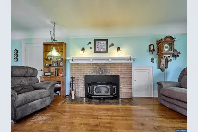 102 E 5th St, Molalla, OR 97038 - Photo 9