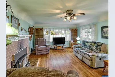 102 E 5th St, Molalla, OR 97038 - Photo 7