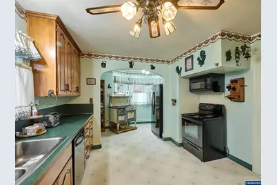 102 E 5th St, Molalla, OR 97038 - Photo 15
