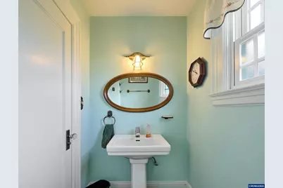 102 E 5th St, Molalla, OR 97038 - Photo 35