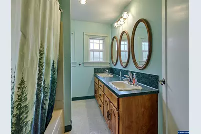 102 E 5th St, Molalla, OR 97038 - Photo 25