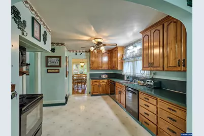 102 E 5th St, Molalla, OR 97038 - Photo 13