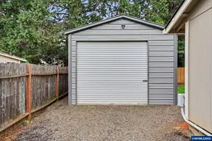 713 SE Rosewood Ln, Dallas, OR 97338 - Photo 11