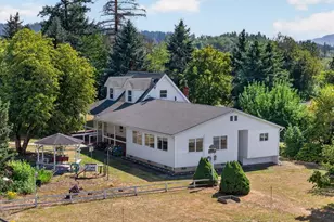 39149 Lacomb Dr, Lebanon, OR 97355 - Photo 1