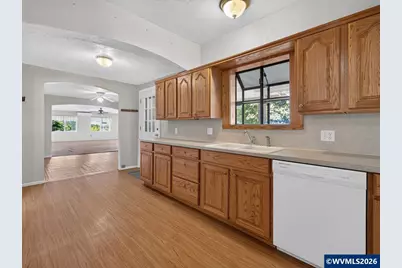 39149 Lacomb Dr, Lebanon, OR 97355 - Photo 11