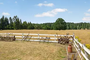 39149 Lacomb Dr, Lebanon, OR 97355 - Photo 3
