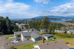 1636 SE Oar Dr, Lincoln City, OR 97367 - Photo 17