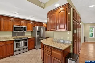 6723 Rippling Brook Dr SE, Salem, OR 97317 - Photo 15
