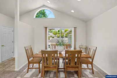 2570 Ptarmigan St NW, Salem, OR 97304 - Photo 9