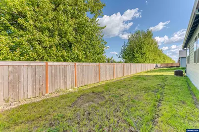 966 Sparrow St, Woodburn, OR 97071 - Photo 27