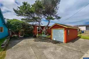 1923 NW Harbor Ave, Lincoln City, OR 97367 - Photo 15