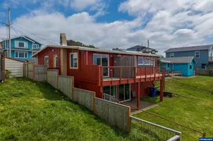 1923 NW Harbor Ave, Lincoln City, OR 97367 - Photo 13