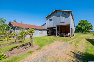 34207 Pennington Ln, Lebanon, OR 97355 - Photo 3
