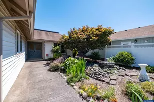 3274 Oakcrest Dr NW, Salem, OR 97304 - Photo 3