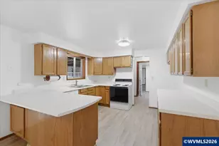 38113 Golden Valley Dr, Lebanon, OR 97355 - Photo 17