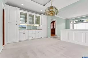 744 Creekside Dr SE, Salem, OR 97306 - Photo 9