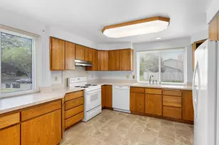 17920 NW Tillamook Dr, Portland, OR 97229 - Photo 11