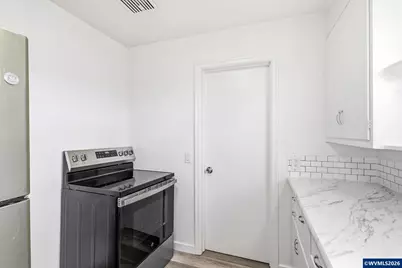 140 SE Fir Villa Rd, Dallas, OR 97338 - Photo 15