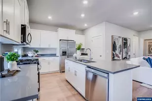 8875 SW Mohegan Ln, Tualatin, OR 97062 - Photo 11