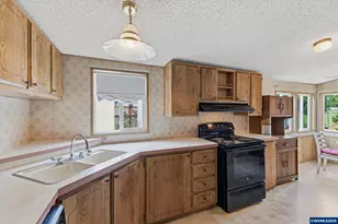 300 SE Lacreole Dr, Dallas, OR 97338 - Photo 9