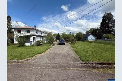 361 N 3rd St, Lebanon, OR 97355 - Photo 1