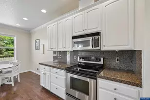 2287 Deerwind Ave NW, Salem, OR 97304 - Photo 15