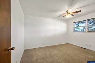 427 Wilshire Dr N, Keizer, OR 97303 - Photo 21