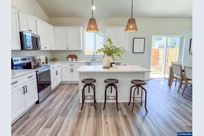 1511 SW 11th St, Dallas, OR 97338 - Photo 11
