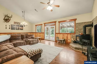 824 W Central Av, Gates, OR 97346 - Photo 9