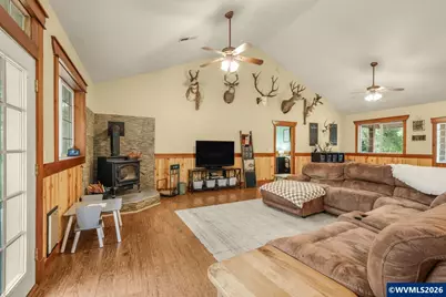 824 W Central Av, Gates, OR 97346 - Photo 7