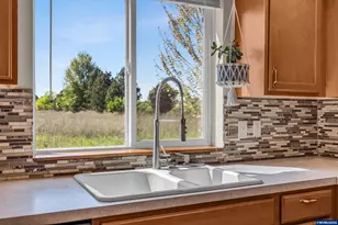 1299 Elana Dr, Woodburn, OR 97071 - Photo 7