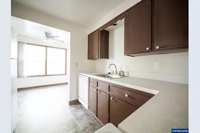 302 S Monmouth Av, Monmouth, OR 97361 - Photo 17