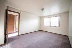 302 S Monmouth Ave, Monmouth, OR 97361 - Photo 23