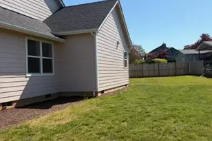 701 NW George Ct, Sublimity, OR 97385 - Photo 3