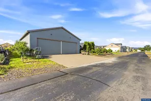 867 Corsair Dr, Independence, OR 97351 - Photo 39
