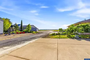 867 Corsair Dr, Independence, OR 97351 - Photo 39