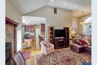 910 Pioneer Dr, Silverton, OR 97381 - Photo 7