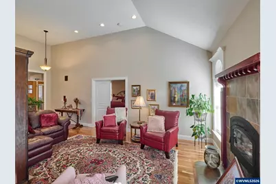 910 Pioneer Dr, Silverton, OR 97381 - Photo 5