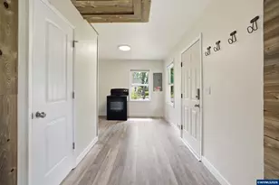 2025 Trade St SE, Salem, OR 97301 - Photo 9