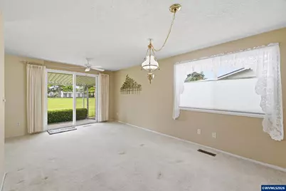 401 S Cascade Dr, Woodburn, OR 97071 - Photo 9