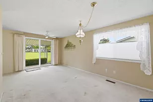 401 S Cascade Dr, Woodburn, OR 97071 - Photo 9