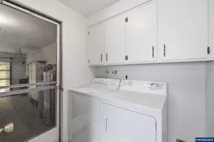 401 S Cascade Dr, Woodburn, OR 97071 - Photo 23