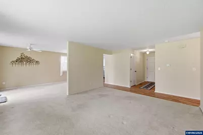 401 S Cascade Dr, Woodburn, OR 97071 - Photo 7