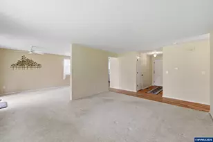401 S Cascade Dr, Woodburn, OR 97071 - Photo 7