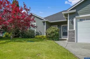 1231 SW 3rd Ave, Mill City, OR 97360 - Photo 5