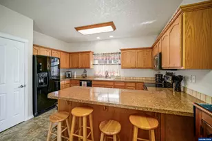 1231 SW 3rd Ave, Mill City, OR 97360 - Photo 15