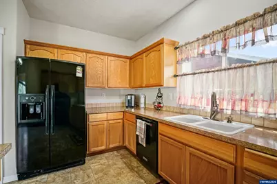 1231 SW 3rd Av, Mill City, OR 97360 - Photo 19