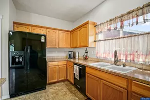 1231 SW 3rd Ave, Mill City, OR 97360 - Photo 19