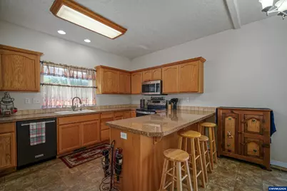 1231 SW 3rd Av, Mill City, OR 97360 - Photo 5