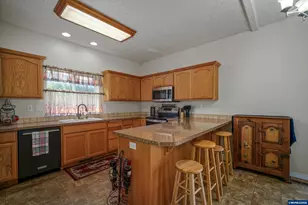 1231 SW 3rd Ave, Mill City, OR 97360 - Photo 5